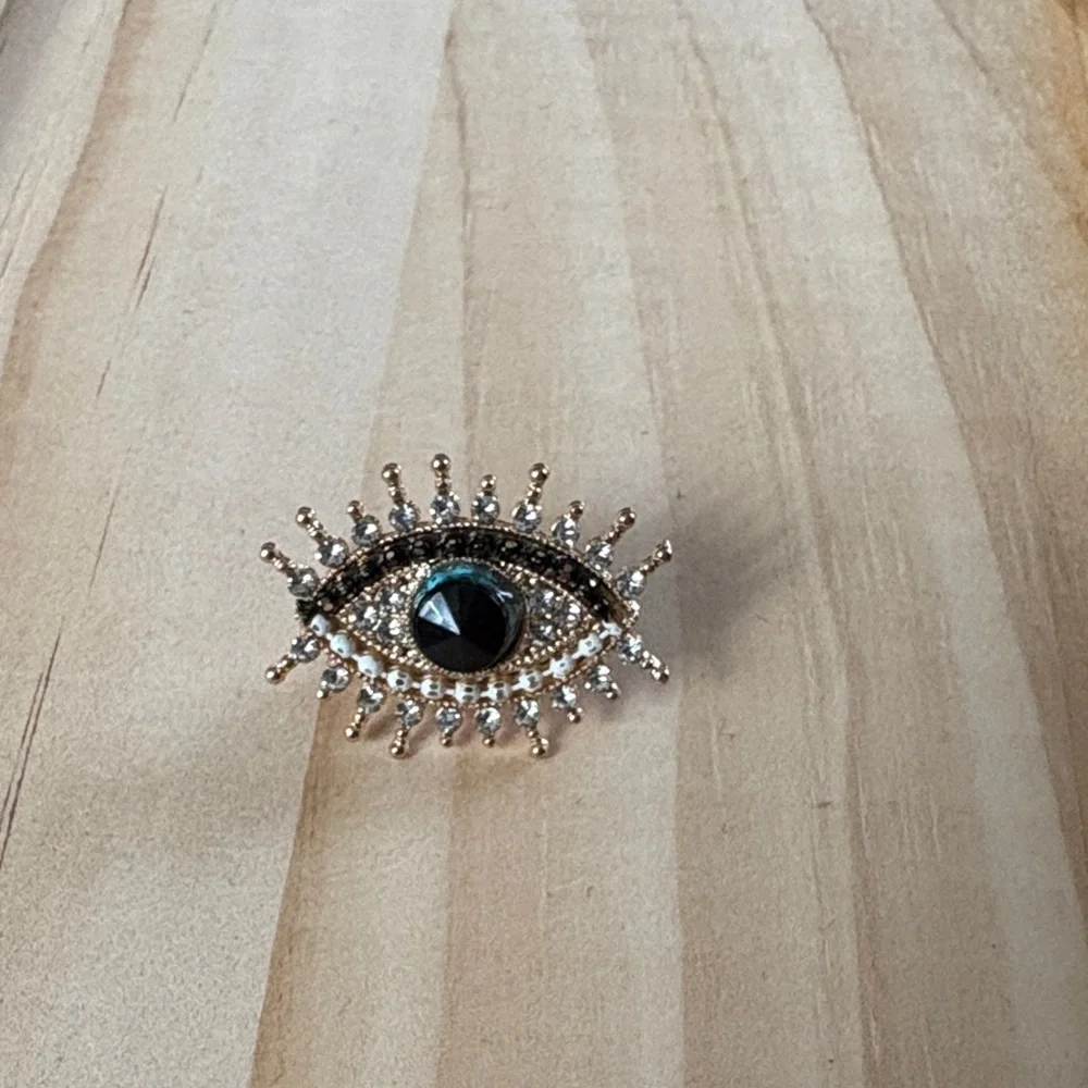 Glamorous Gold and Black Eye Brooch - Picture 2 of 4